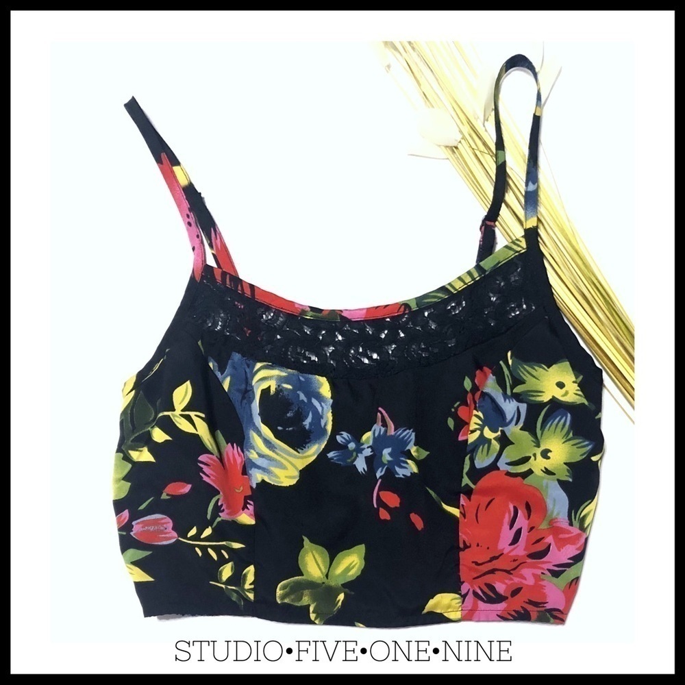 BAND OF GYPSIES Floral Crop Top